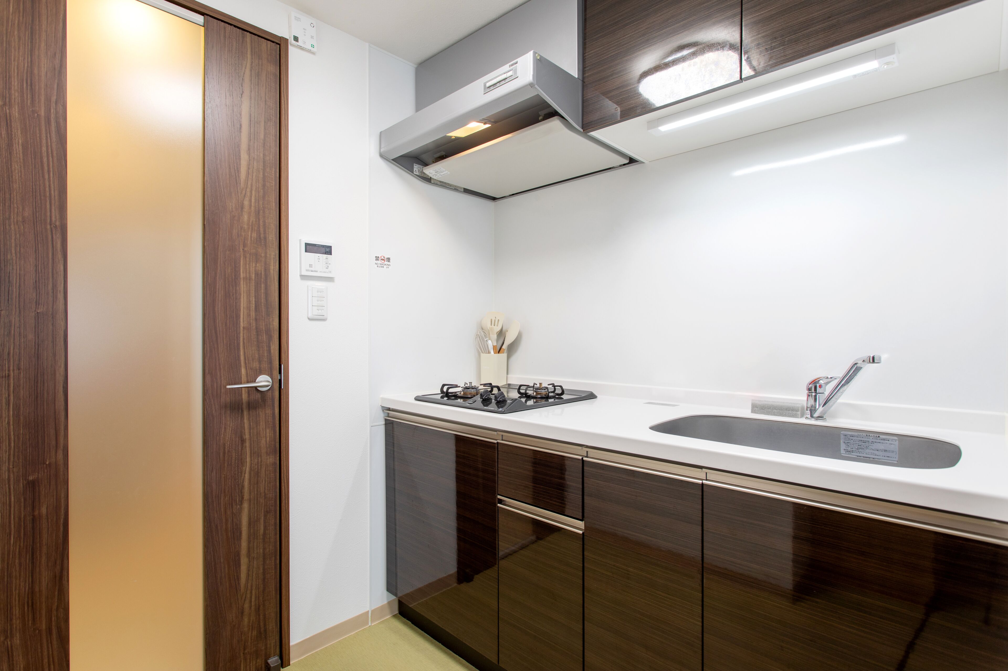 Apartment, 2 Double Beds, Non Smoking, Balcony | Private kitchen | Mini-fridge, microwave, stovetop, cookware/dishes/utensils