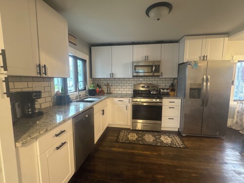 Cozy 1-bedroom house in delightful Two Rivers walking distance to Neshotah Beach