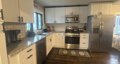 Cozy 1-bedroom house in delightful Two Rivers walking distance to Neshotah Beach
