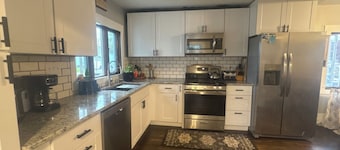 Cozy 1-bedroom house in delightful Two Rivers walking distance to Neshotah Beach