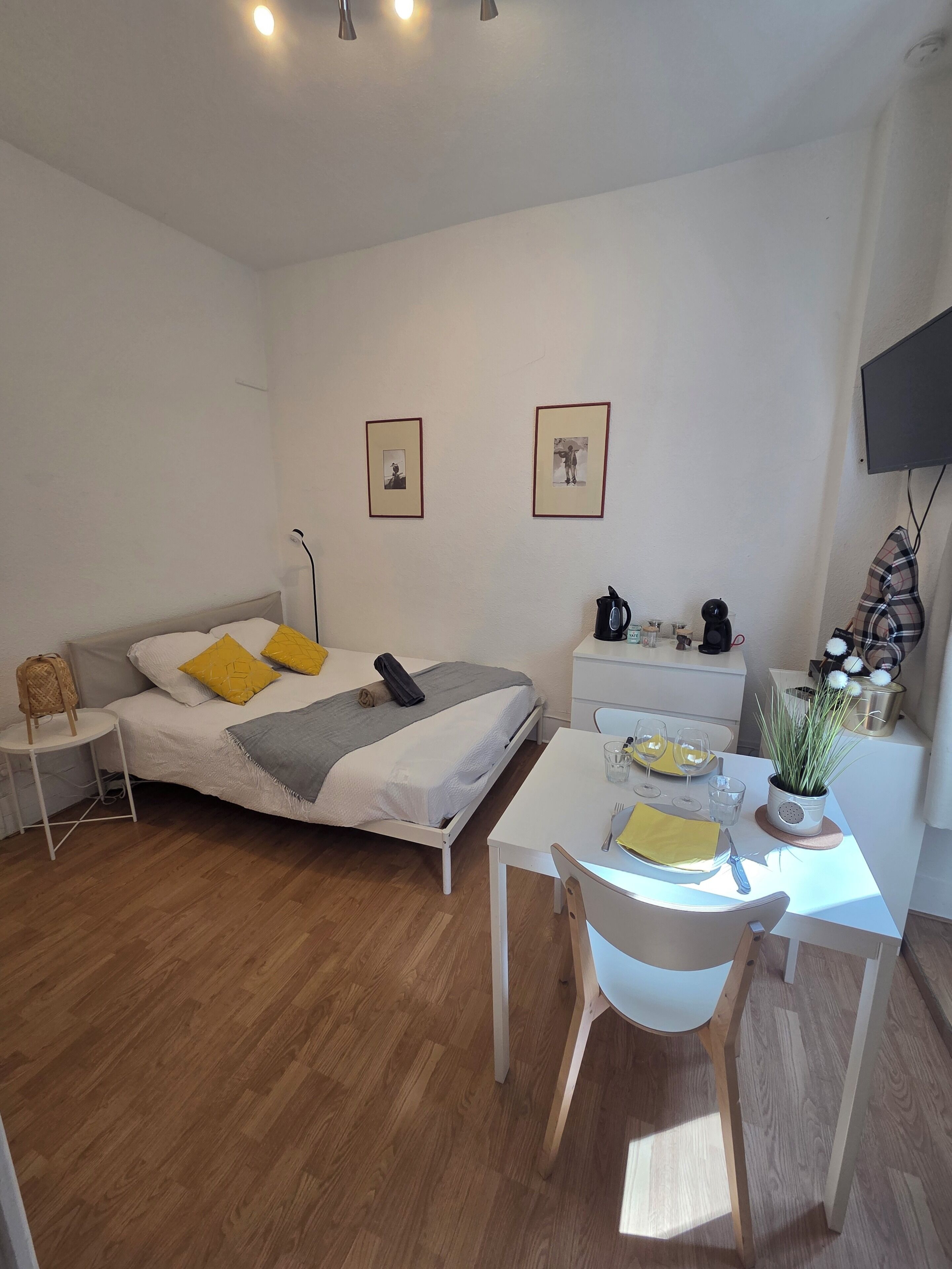 1 camera, ferro/asse da stiro, Wi-Fi, lenzuola