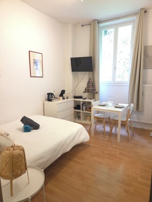 1 bedroom, iron/ironing board, WiFi, bed sheets - Charming studio in the heart of uriage (saint martin d'uriage)