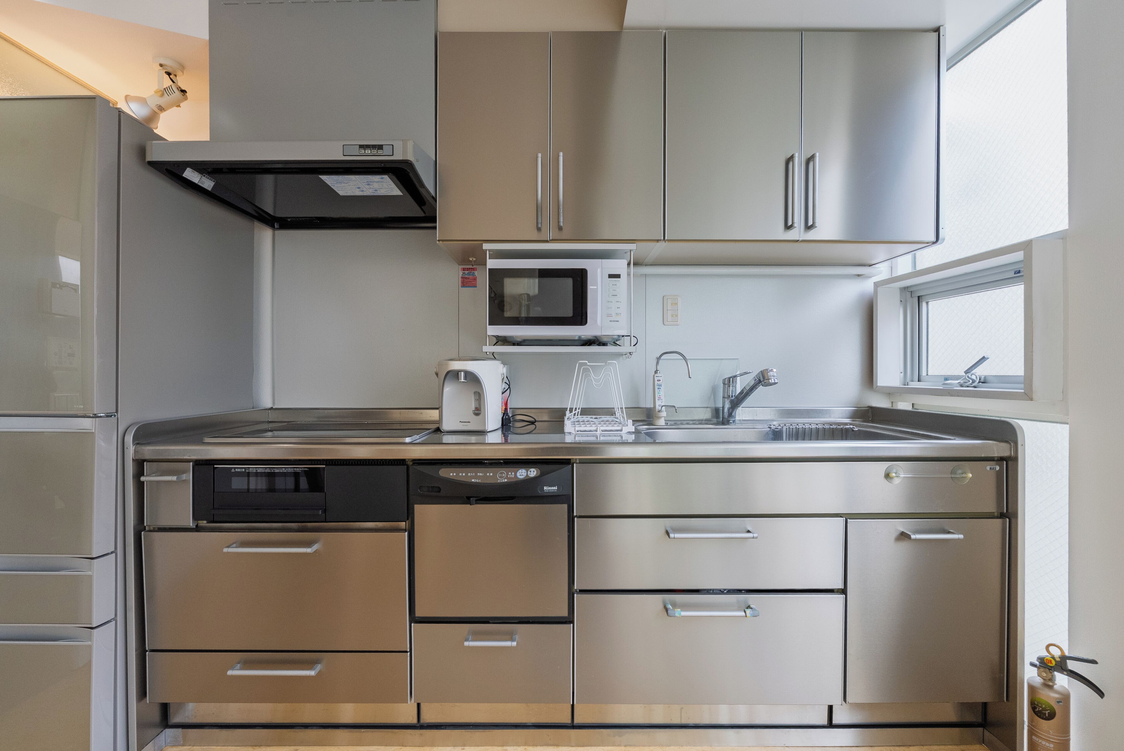 Superior Villa | Private kitchen | Full-size fridge, microwave, oven, stovetop