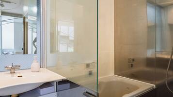 Superior Villa | Bathroom