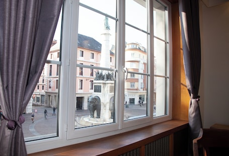 Interior. Studio with view of elephant fountain