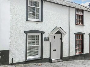 A white building with a sign reading '14 CROWN LANE.' - 1 bedroom accommodation in Conwy (Conwy)