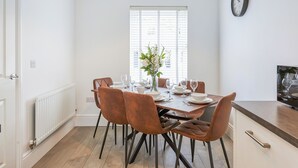 Dining - 5 bedroom accommodation in Harrogate (Harrogate)