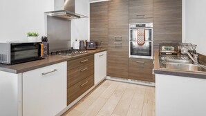 Dishwasher - 5 bedroom accommodation in Harrogate (Harrogate)