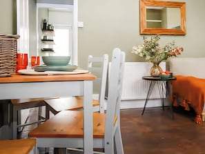 Dining - 2 bedroom accommodation in Eastbourne (Eastbourne)