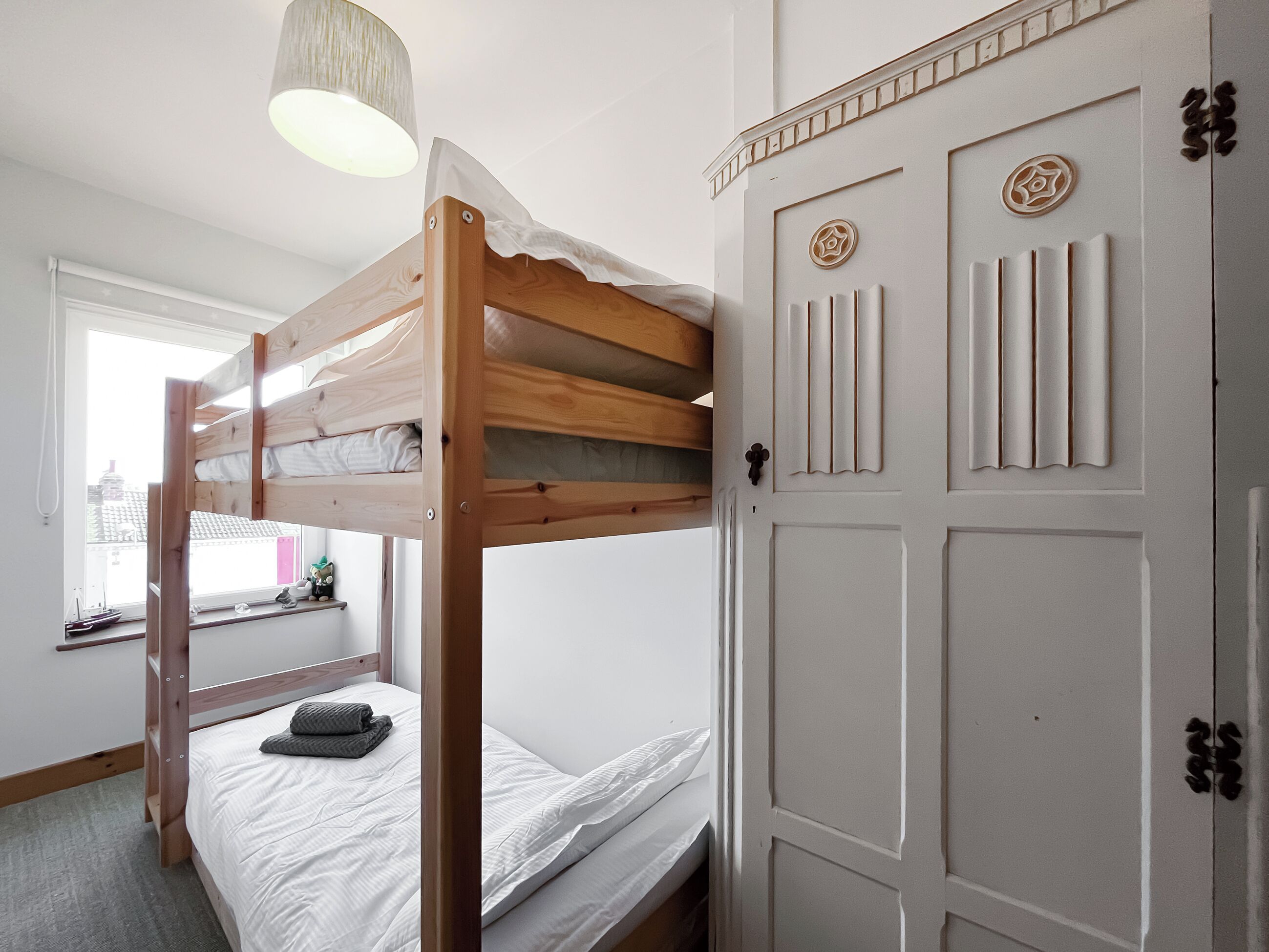 4 bedrooms, WiFi (free), bed sheets