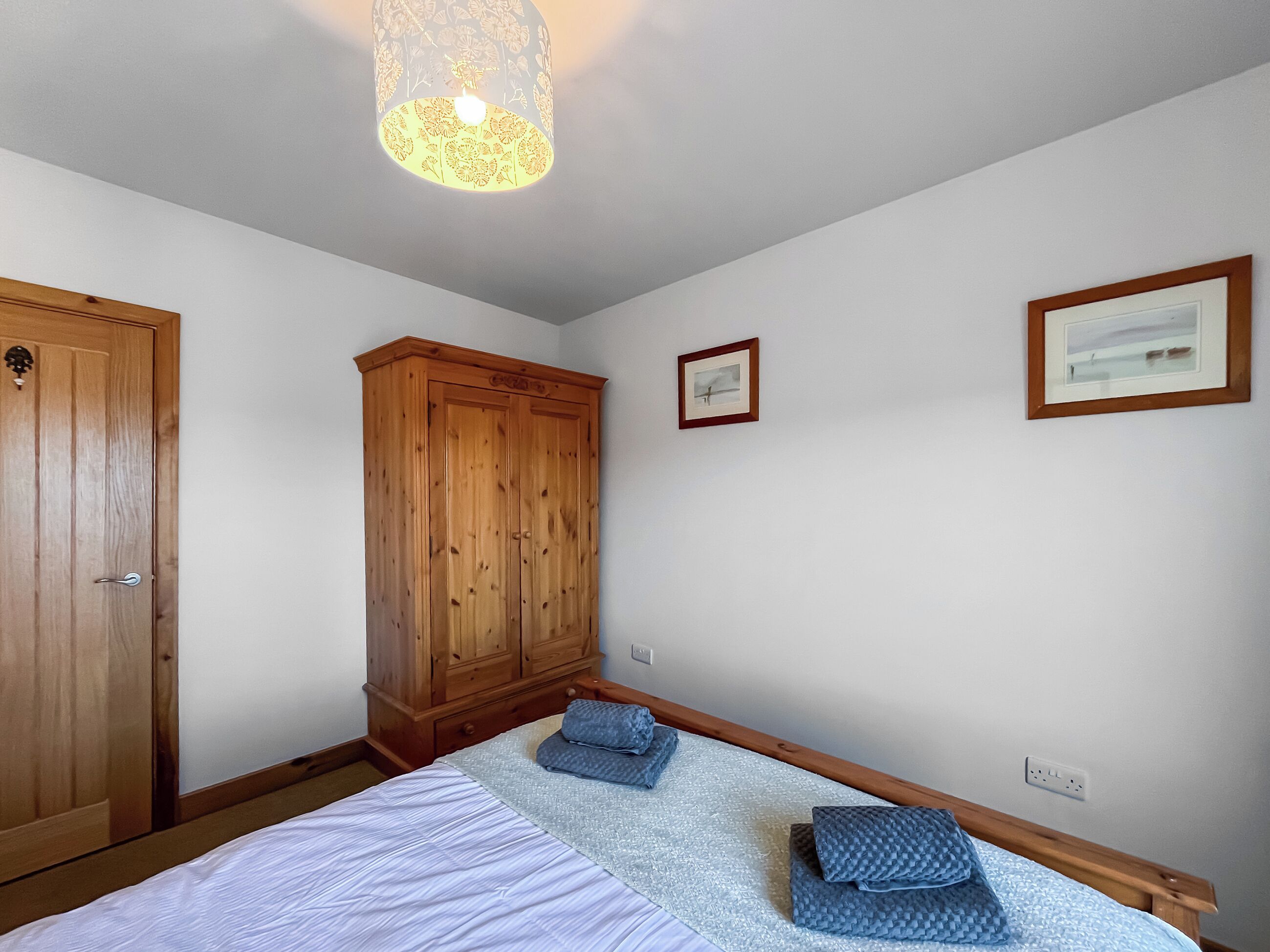 4 bedrooms, WiFi (free), bed sheets