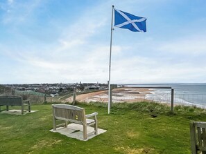Property grounds - Experience luxury in this classy, homey caravan at St Andrews Holiday Park. (St Andrews)