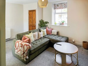 TV - 2 bedroom accommodation in Staindrop, near Barnard Castle (Staindrop, near Barnard Castle)