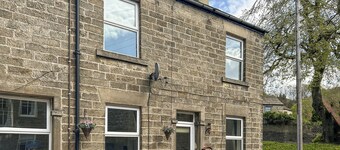 A Cosy two bedroom cottage, perfectly located in Bamford.