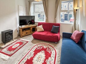 Living area - A Cosy two bedroom cottage, perfectly located in Bamford. (Bamford)