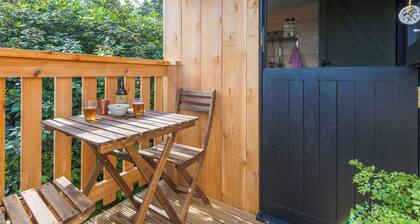 Bugail Hut - UK51876