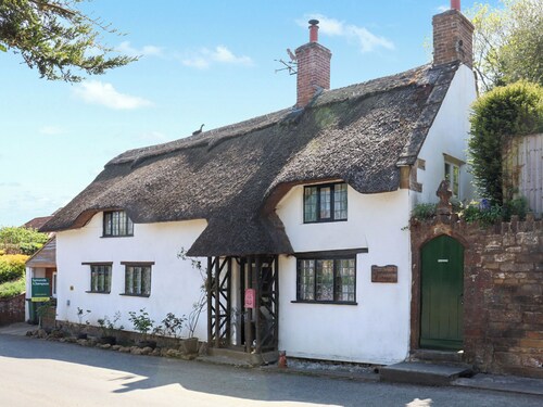 2 bedroom accommodation in Barrington, near Ilminster,