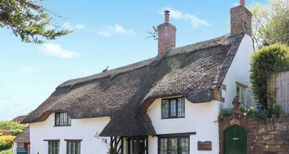 2 bedroom accommodation in Barrington, near Ilminster,