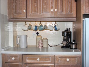 Interior - The White One in the Middle (Thurton)