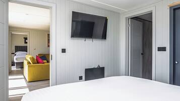 2 bedrooms, WiFi (free), bed sheets