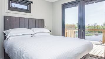 2 bedrooms, WiFi (free), bed sheets