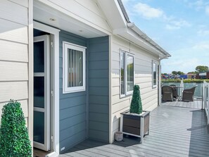Exterior detail - Serenity at Lakeside - UK51947 (Patrington Haven)