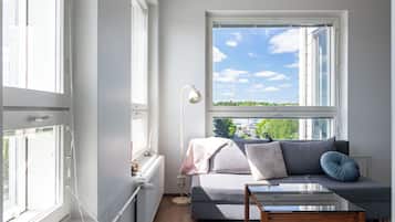 Comfort Apartment, City View | Living area | 32-inch Smart TV with cable channels