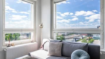 Comfort Apartment, City View | Living area | 32-inch Smart TV with cable channels