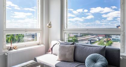 Top floor 1BR Apt with Balcony & AirCon