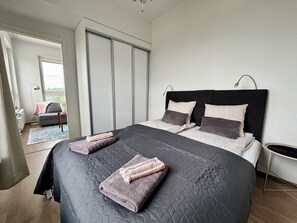 Cortinas blackout, tabla de planchar con plancha y wifi gratis 