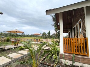 Outdoor dining - Botanika Estate (Lombok)