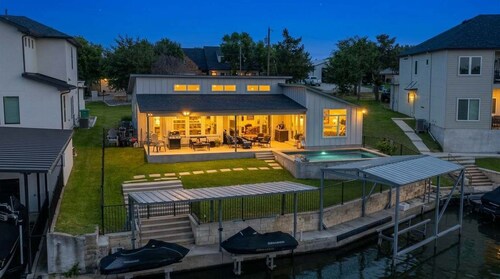 Robinhood Lakefront Retreat — Private Pool, Dock & Boat Lift