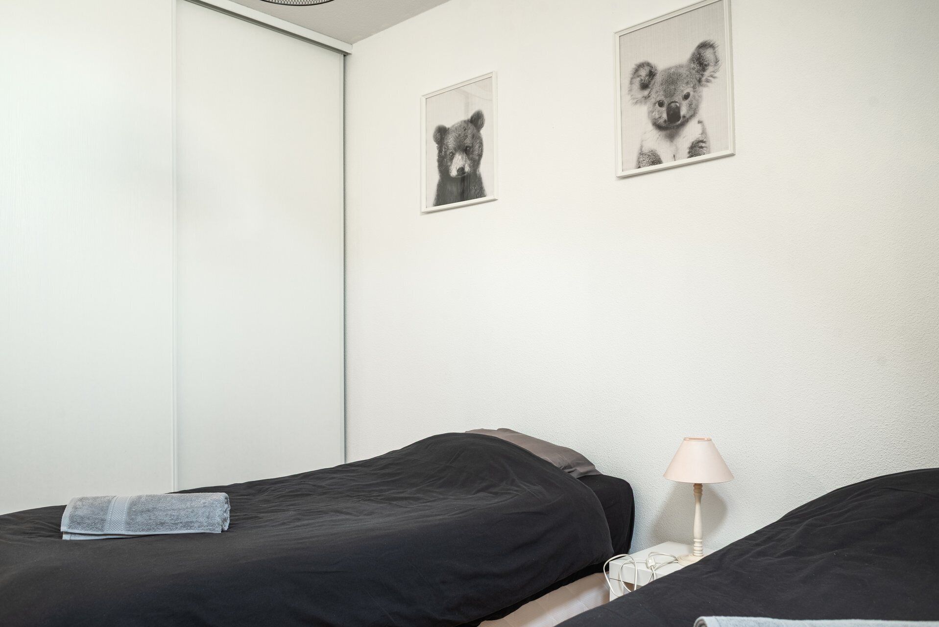 Iron/ironing board, internet, bed sheets