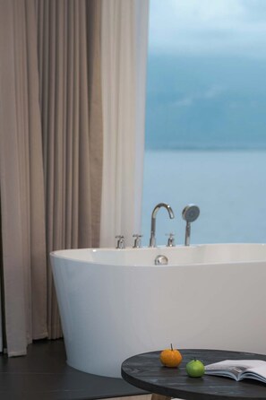Basic Double Room | Bathroom - Luming Courtyard Exclusive Villa (Xian)