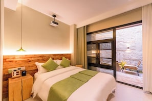 Habitación Confort doble | Ropa de cama de alta calidad, edredones de plumas, decoración individual