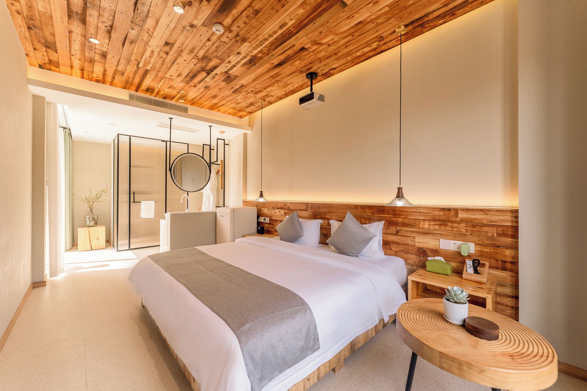 Habitación doble superior, vistas a la ciudad | Ropa de cama de alta calidad, edredones de plumas, decoración individual