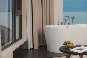 Basic Double Room | Bathroom - Luming Courtyard Exclusive Villa (Xian)