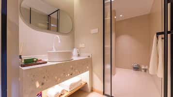 Romantic Double Room, City View | Bilik Mandi | Pancuran mandi, pengering rambut, selipar, tuala disediakan