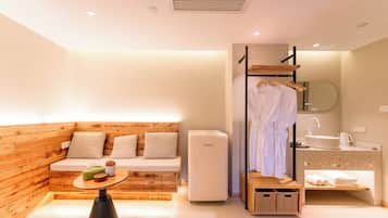 Romantic Double Room, City View | Bilik Mandi | Pancuran mandi, pengering rambut, selipar, tuala disediakan