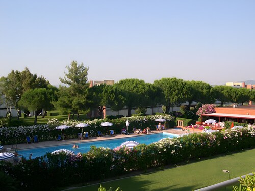 Two-room apartments in residence with shared pool and private terrace
