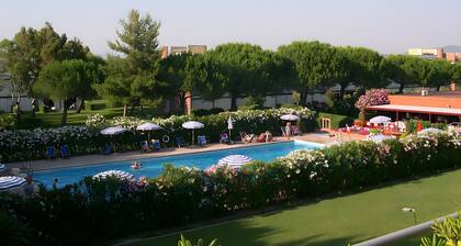 Two-room apartments in residence with shared pool and private terrace