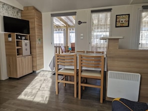 House | Dining - 3-bedroom Holiday Home in Loire (Saint-Jean-de-Monts)