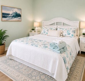Iron/ironing board, Internet, bed sheets - Luxury Beachside Retreat in Gulf Shores - Walk to Sand! (Gulf Shores)