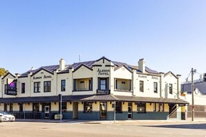 Exterior - The Albion Hotel (Wickham)