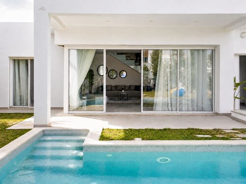 Luxurious Villa in Gammarth with Private Pool and Garden Views