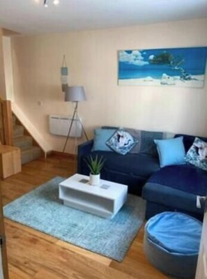 Comfort House, 2 Bedrooms, Kitchen, Partial Sea View | Living area - Stratos Realty (Newquay)