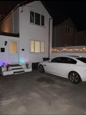 Comfort House, 2 Bedrooms, Kitchen, Partial Sea View | Property grounds - Stratos Realty (Newquay)