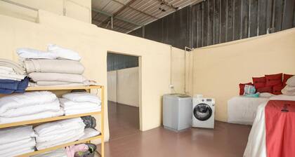 Luxury Deluxe DBL Retreat W/ Free Wifi and Parking