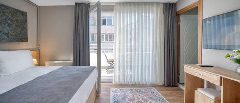 Iron/ironing board, internet, bed sheets