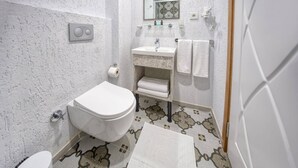 A bathroom with a toilet, sink, and towel rack. - Taksim Square - Deluxe Studio 202 (Beyoğlu)